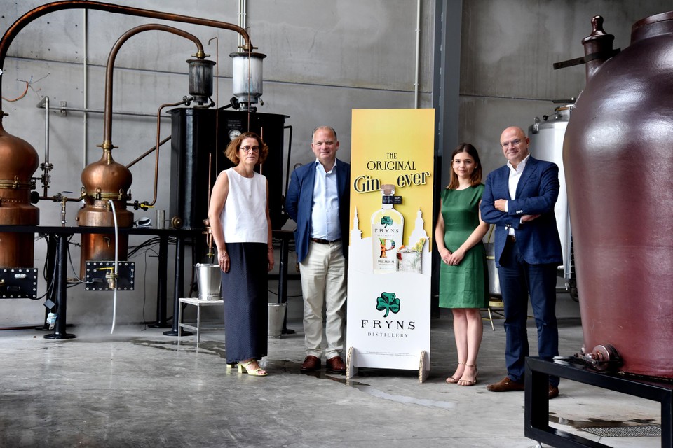 Investment manager Alexandra Mannaert van LRM (links), samen met CEO Michel Fryns en dochter Céleste, en director LRM private Dominique Roux (rechts). 