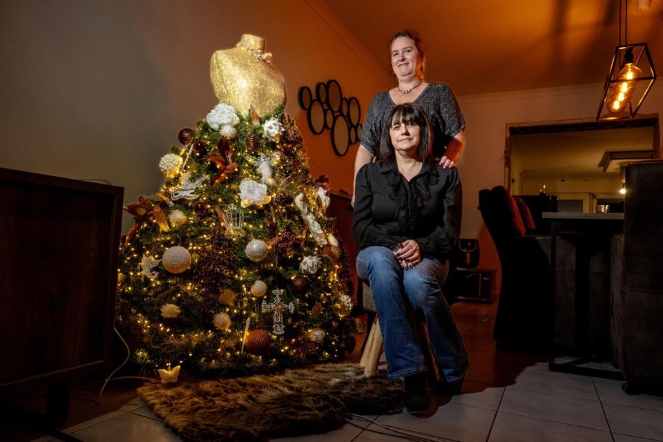 Wendy Bastijns knutselde samen met haar man een kerstrok. Haar vriendin (foto) stelde haar kerstboom kandidaat.