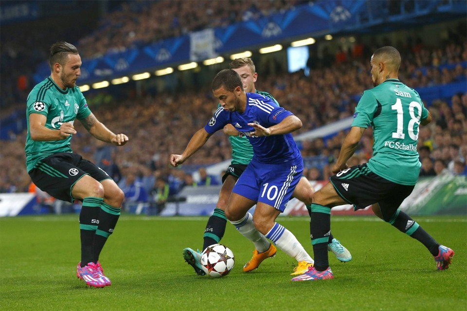 Eden Hazard fonkelde maar kon Chelsea niet voorbij Schalke helpen