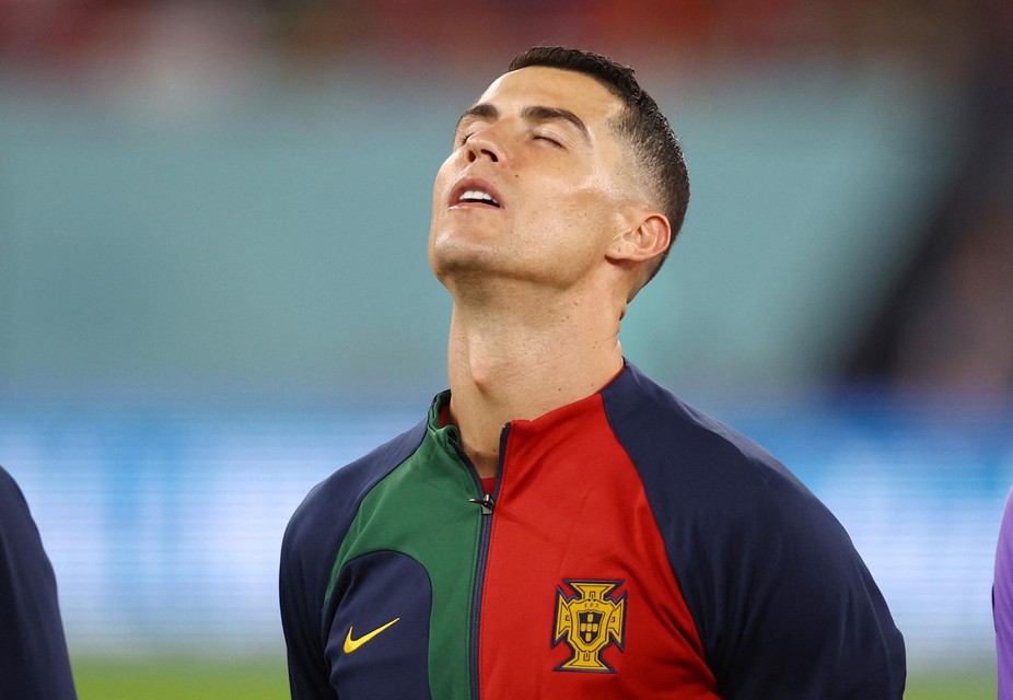 Cristiano Ronaldo was emotioneel tijdens het Portugese volkslied net voor de aftrap. 