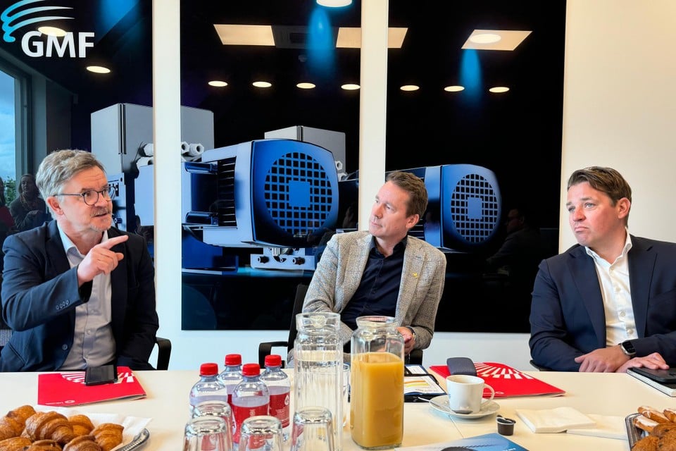 Vlaams minister Jo Brouns was maandag te gast bij GMF in Genk, waar het door UCLL ontwikkelde platform werd voorgesteld.