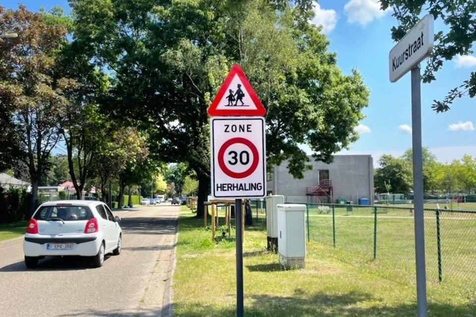 Zeker tot het einde van dit jaar mag je maximum 30 kilometer per uur rijden in het volledige woongebied van Bokrijk. 