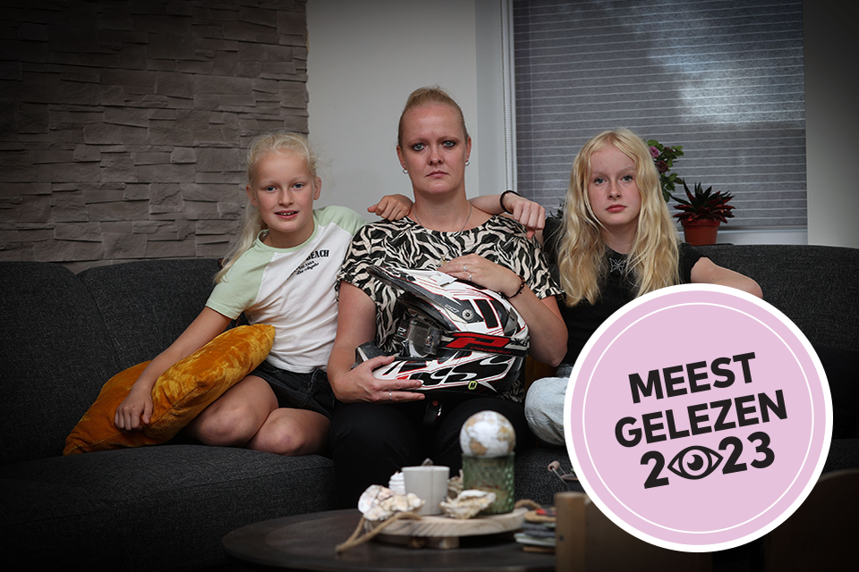 Angela Kapers met haar dochters Anouck (links) en Naomi (rechts). —