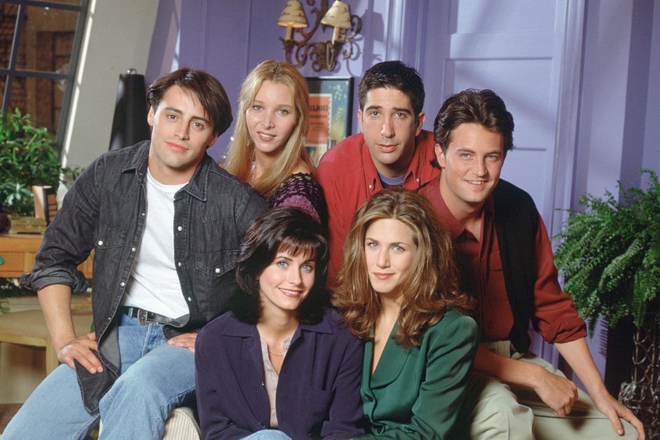 Courteney Cox (linksonder) speelde in ‘Friends’ de vrouw van Matthew Perry (rechts).