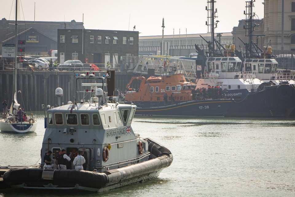 Archiefbeeld. Vluchtelingen komen aan in de haven van Dover (VK) 
