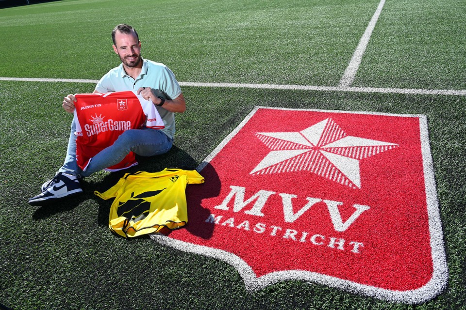 Ingmar Cosemans met de shirts van MVV en Zutendaal: “Mijn uitrusting was altijd pico bello en ik zou het niet anders willen voor de spelers van MVV”