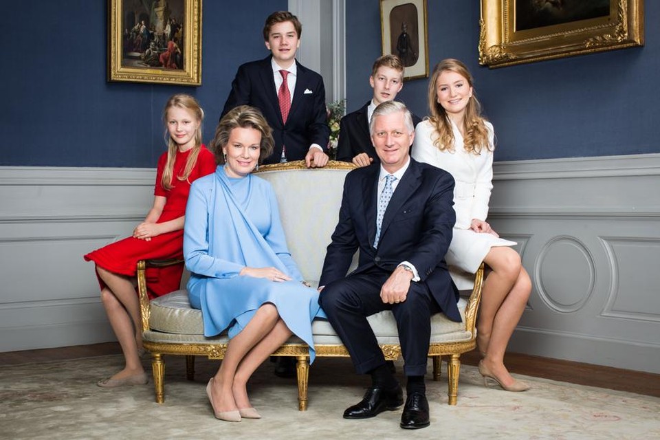 De koning en zijn gezin: koningin Mathilde (47) en zijn kinderen. Van links naar rechts: prinses Eleonore, prins Gabriel, prins Emmanuel en kroonprinses Elisabeth.
