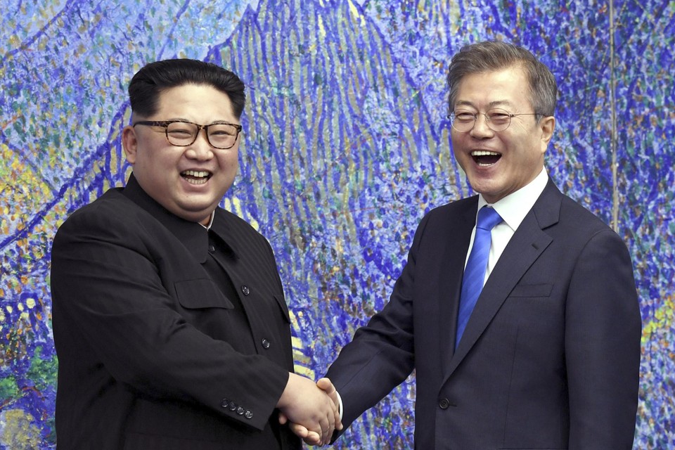 Archiefbeeld: Kim Jong-un en Moon Jae-in ontmoetten elkaar drie keer. 
