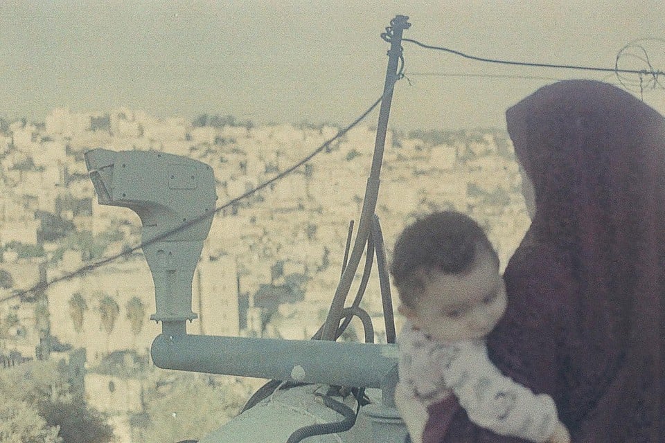 De vrouwen van acht families in de wijk Tel Rumeida in Hebron kregen van Barbara Debeuckelaere een camera om hun leven in beeld te brengen.