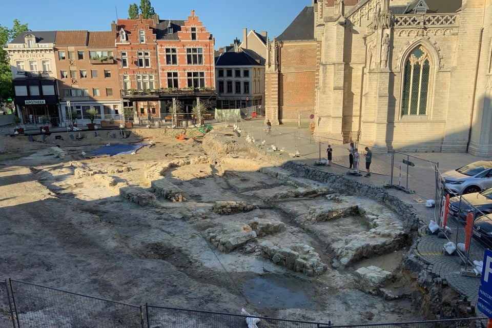 Bij de opgravingen werd voor het eerst een stukje vroegmiddeleeuws Sint-Truiden ontdekt.
