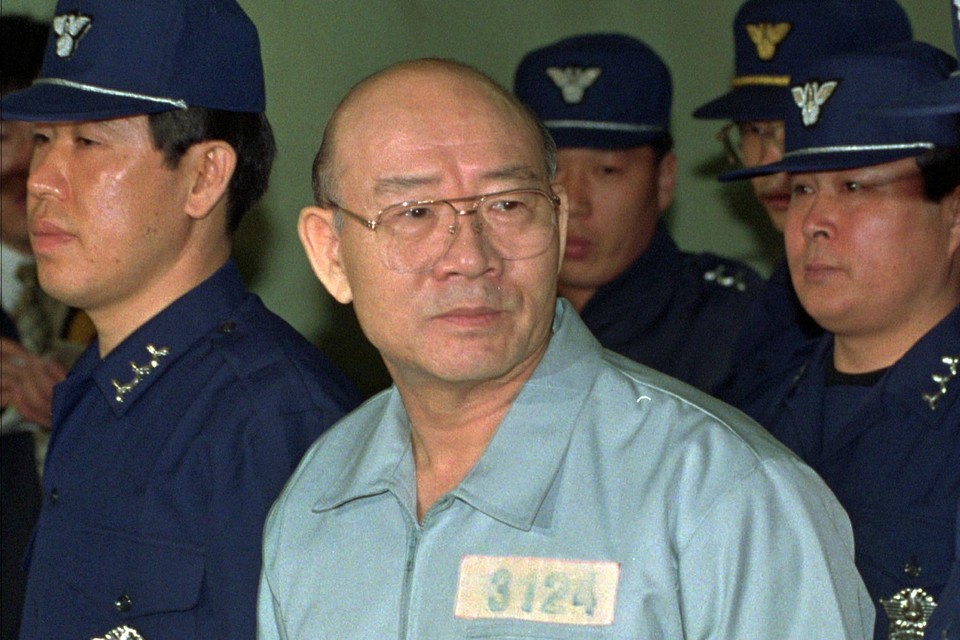 Chun werd schuldig bevonden aan muiterij, verraad en omkoping. Hij kreeg in 1997 gratie in een poging ‘nationale eenheid’ te creëren. 