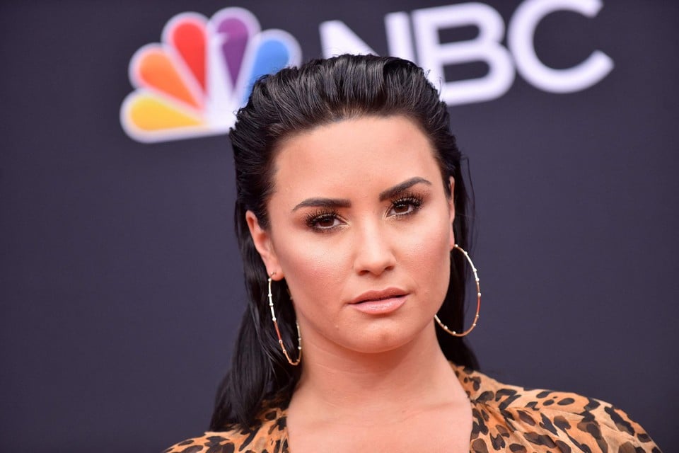 In een boodschap op sociale media zegt Demi Lovato zich te identificeren als non-binair persoon. 