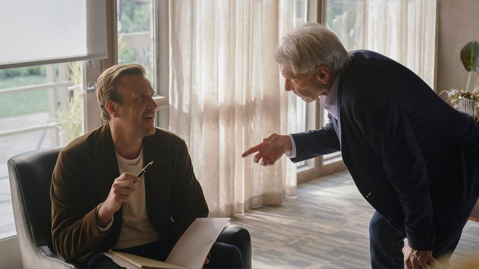 Jason Segel als depressieve therapeut Jimmy met zijn mentor (Harrison Ford) in de sitcom ‘Shrinking’.