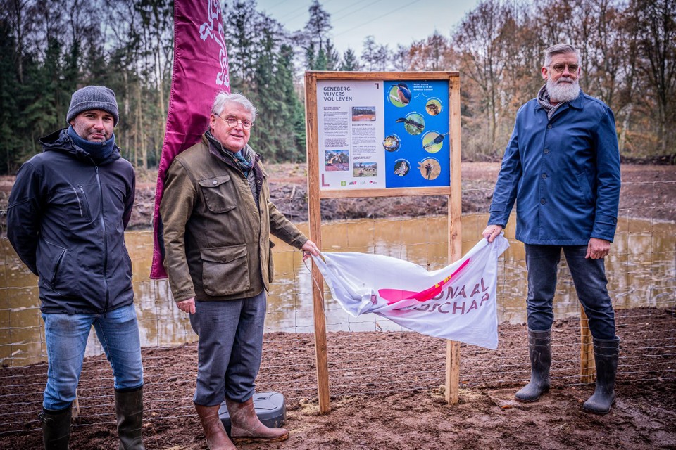 V.l.n.r.: Projectcoördinator van het Regionaal Landschap Lage Kempen, Peter Roosen, deputé Bert Lambrechts en Hams burgemeester Marc Heselmans. 
