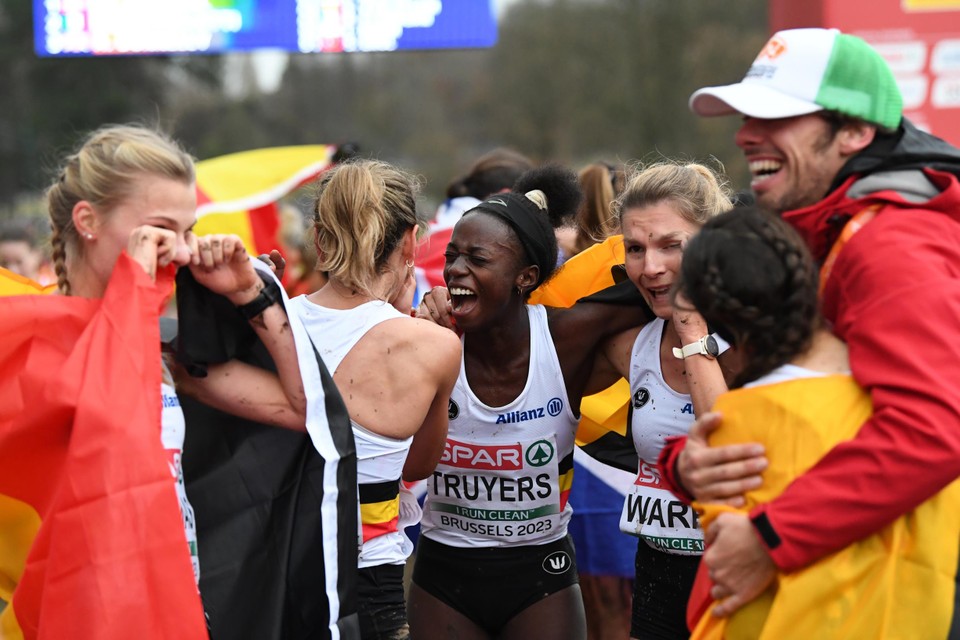 Imana Truyers viert het Belgische brons.