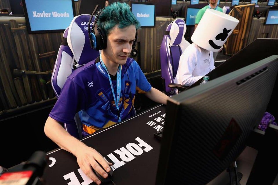 Gamer Ninja aan het werk, aan de zijde van de wereldberoemde DJ Marshmello.