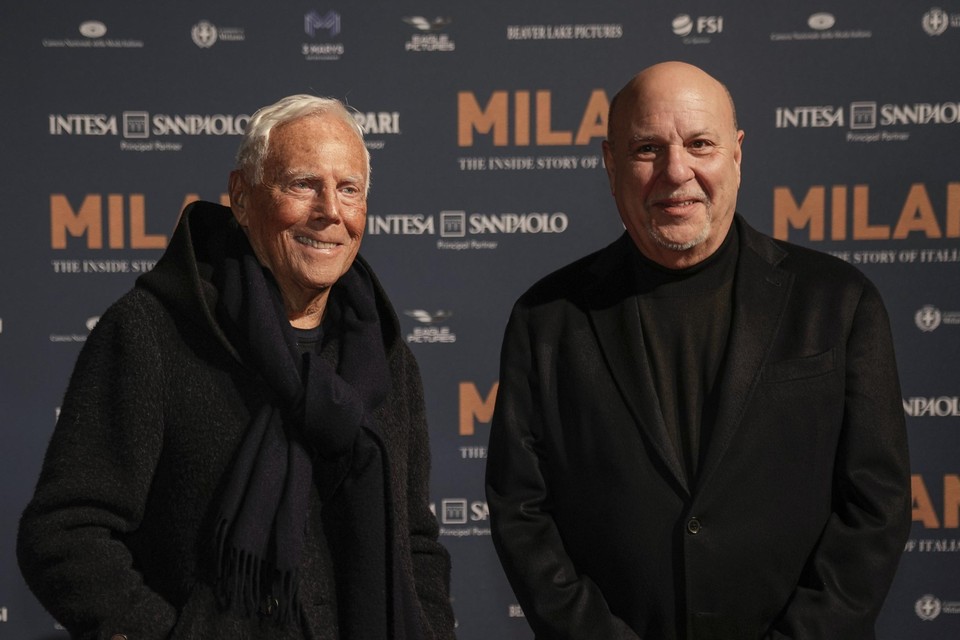 Ontwerper Giorgio Armani (links) komt wel aan bod in de documentaire. Hij stond op de rode loper samen met producer Alan Friedman