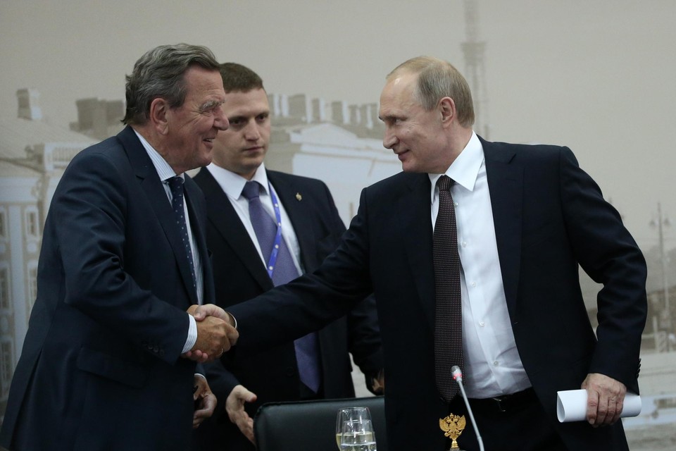 Gerhard Schröder en Vladimir Poetin zijn al meer dan twintig jaar goede vrienden. 