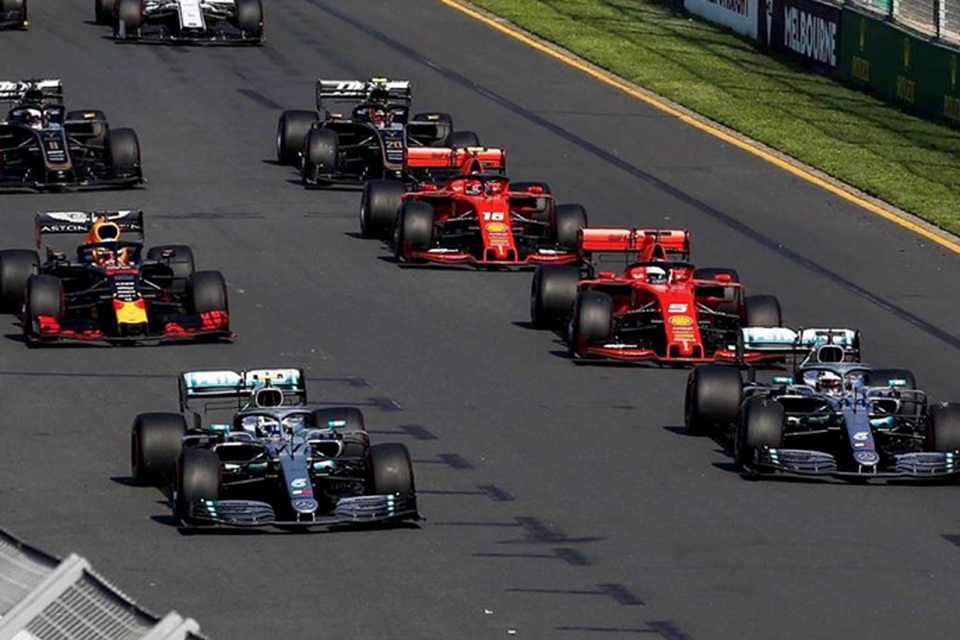 De start van de GP van Australië tijdens het F1-seizoen 2019