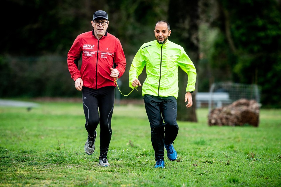 Roel Truyers en Mo Birza zijn gezworen loopmakkers. Samen liepen ze al vijf marathons. Door corona moest Roel evenwel afhaken. 