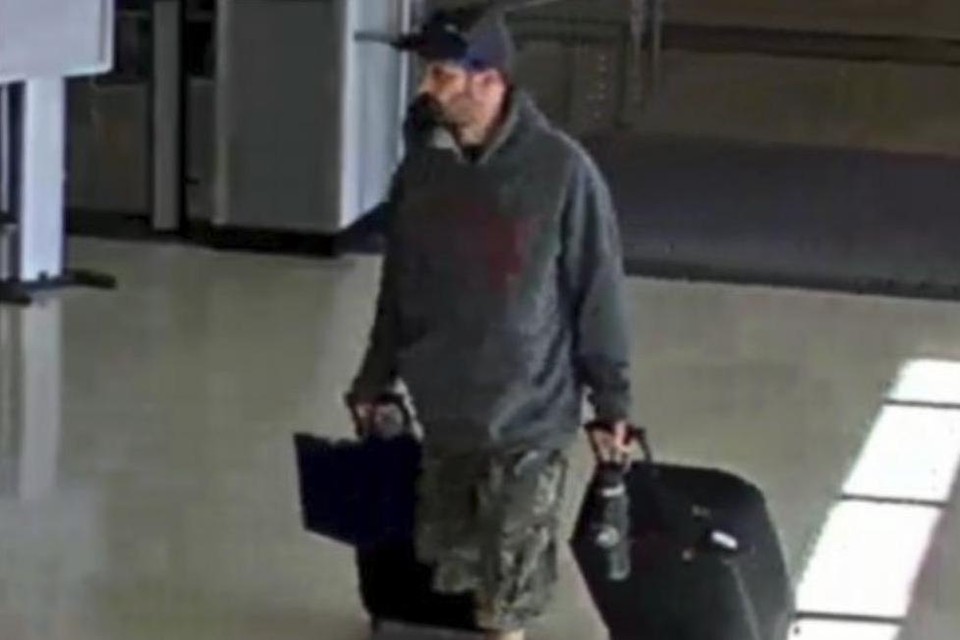 Marc Muffley werd gezien op beelden van bewakingscamera’s in de luchthaven van Lehigh Valley. De beelden werden opgenomen in de beëdigde verklaring van de FBI.