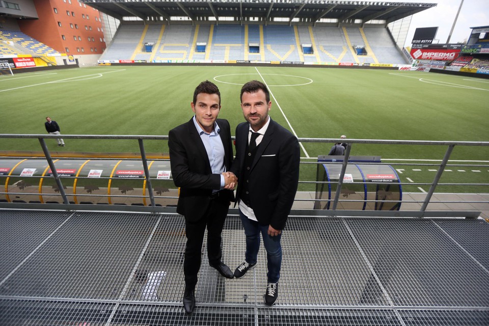 Op 14 april 2016 stelt Philippe Bormans Ivan Leko voor als coach van STVV.