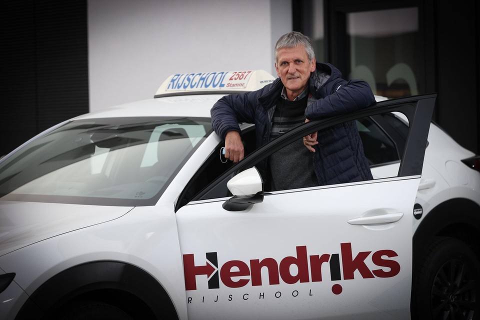 “De sluiting van de rijscholen zorgt voor drama’s omdat heel wat mensen een rijbewijs nodig hebben voor hun werk”, zegt Wim Hendriks van autorijschool Hendriks. 