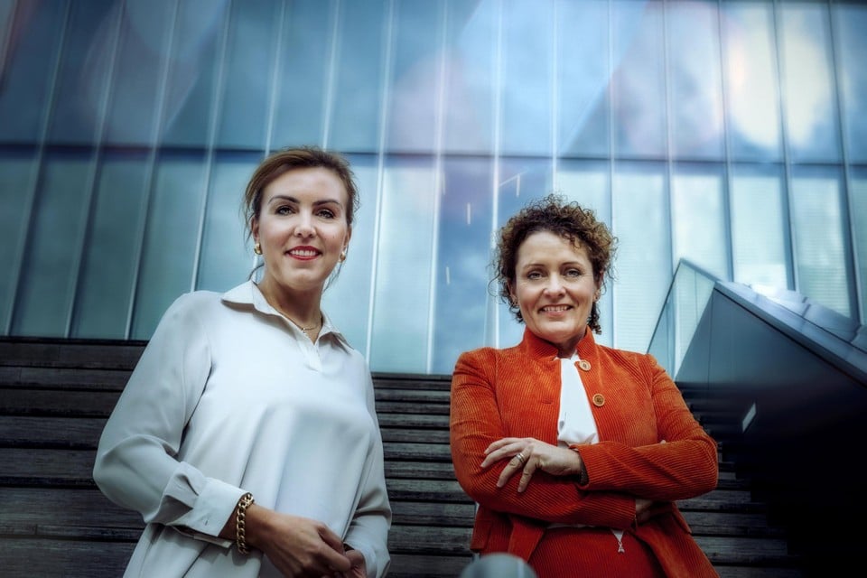 Vivianne Heijnen en Lydia Peeters, twee Limburgse vrouwen aan het politieke stuur van de grensoverschrijdende mobiliteit. 