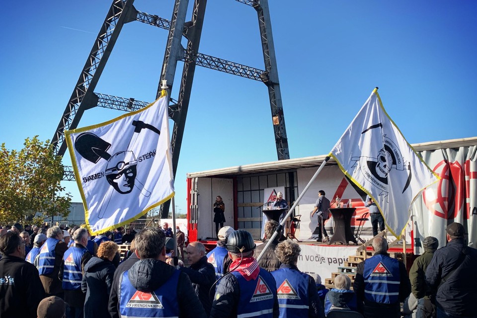 Ex-mijnwerkers die zich ernstige vragen stellen bij wat er met het lid- en steungeld is gebeurd, stellen zich nu burgerlijke partij tegen het bestuur van de KS Vriendenkring. 