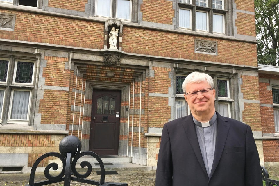 Pastoor Tony Vandekerkhof woont vandaag nog in de pastorij van Lummen, maar zal binnenkort verhuizen naar Herk-de-Stad. 