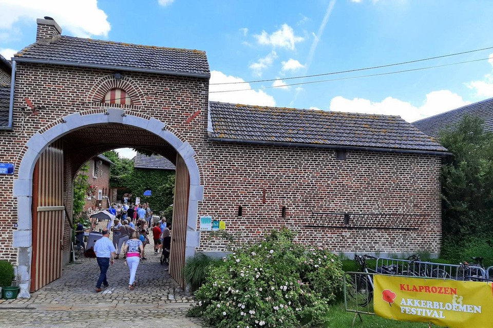 Het jaarlijkse Klaprozen- en akkerbloemenfestival in Opheers en in Batsheers, waarbij vier vierkantshoeves hun poorten openen voor het publiek, zal dit jaar niet doorgaan.