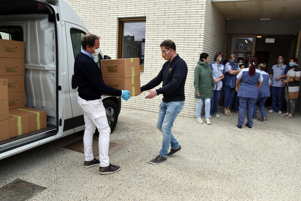 In Lommel werden dinsdag een tachtigtal boxen afgeleverd voor het zorgpersoneel van woonzorgcentrum De Bekelaar. 
