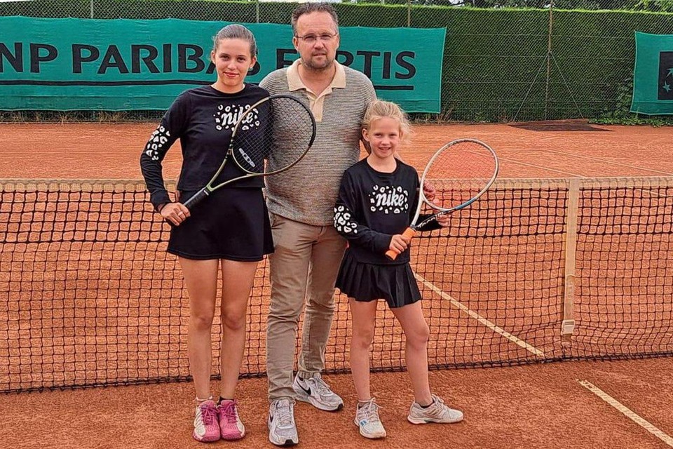 Stefan Waelburgs met zijn dochters Diethe en Louise.