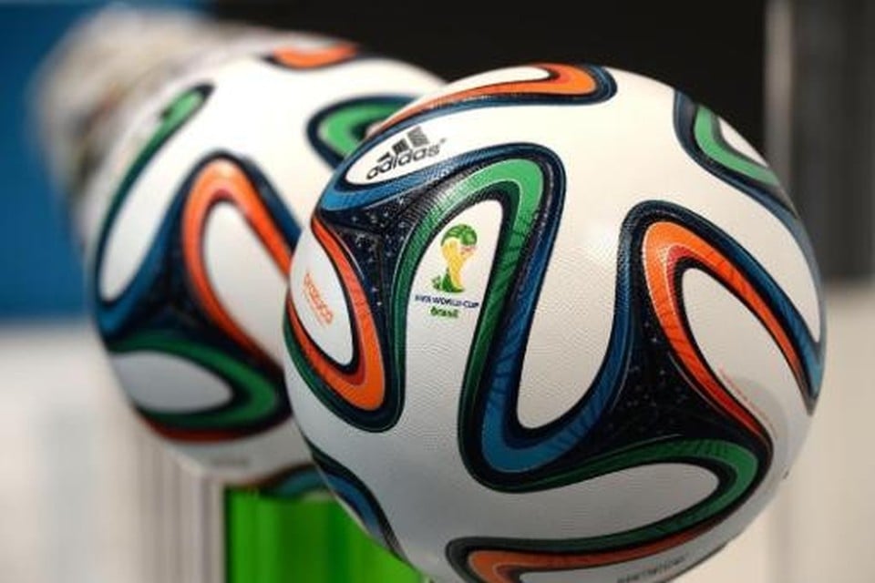 mat engineering kousen Adidas profiteert van WK voetbal met recordverkoop truitjes | Het Belang  van Limburg Mobile