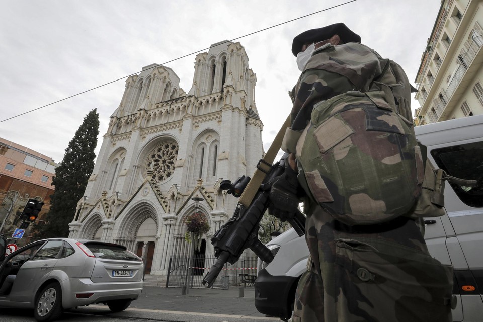 Na de aanslag in Nice geldt in Frankrijk het hoogste dreigingsniveau. 