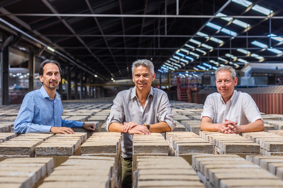 De drie CEO’s van Nelissen Steenfabrieken: Joeri Gevers, Carlos Jorissen en Burt Nelissen. 