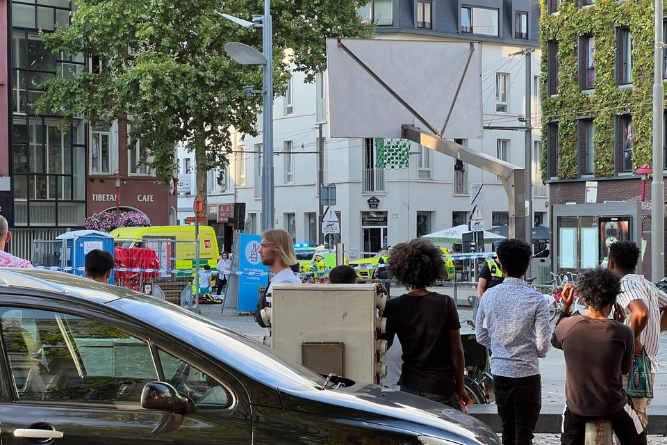 De Antwerpse politie is een onderzoek gestart naar een verdacht overlijden op het De Coninckplein. 