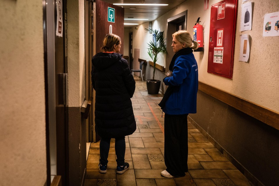 Na een wekenlange vlucht kwam de Oekraïense Elena (links, 42) in Brussel in de daklozenopvang van Samusocial terecht. 