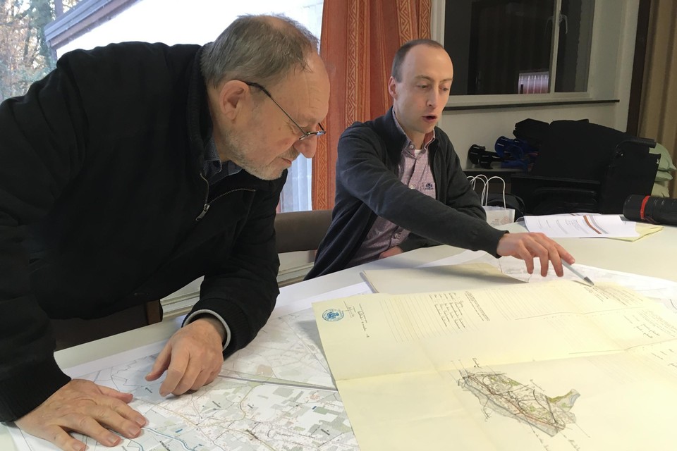 Fons Houben en enkele andere leden van de heemkring actualiseerden samen met Bart Uitterhaegen van het NGI de topografische kaart van Lummen. 