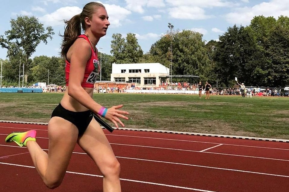 De 19-jarige Annisa Berings behaalde tijdens de internationale meeting Memorial van Damme goud op de 4x100 meter bij de scholieren. 
