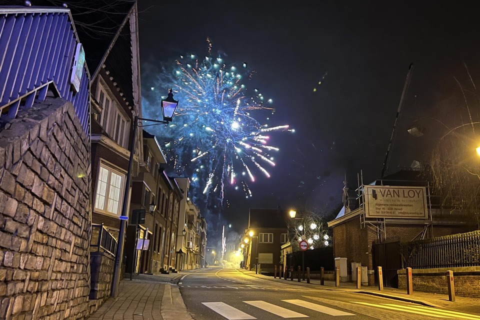 Zowat overal in Limburg - hier in Bilzen - knalde het vuurwerk tijdens de nieuwjaarsnacht. 