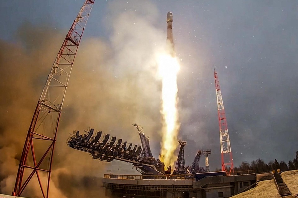 Op 2 november vertrok op Plessetsk ook al een Sojoez-2.1b met een militaire satelliet.  