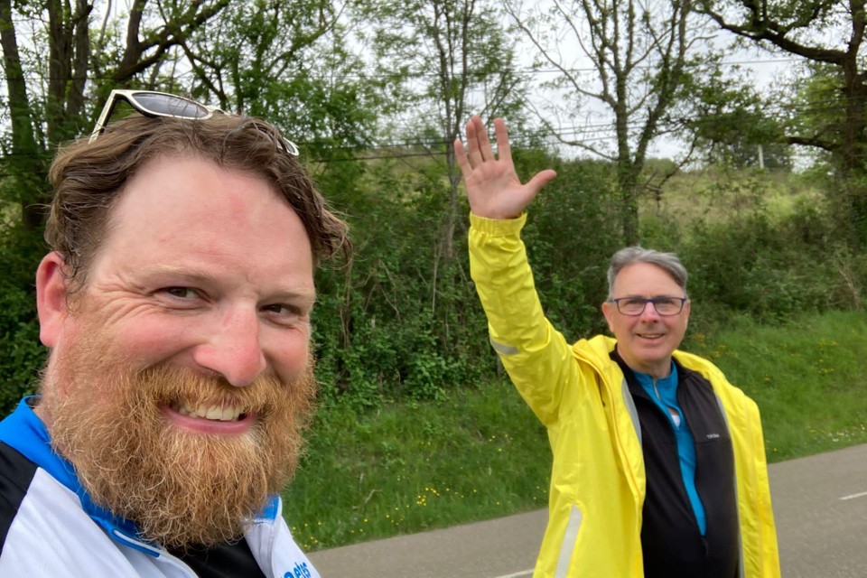 Jonathan Aubrey (l.) en Patrick Janssen (r.) maakten samen de fietstocht van hun leven. 