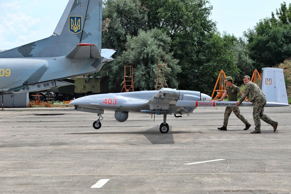 Eind oktober zette het Oekraïense leger de Turkse drones een eerste keer in om een Russische Howitzer in de Donbas te vernietigen. 