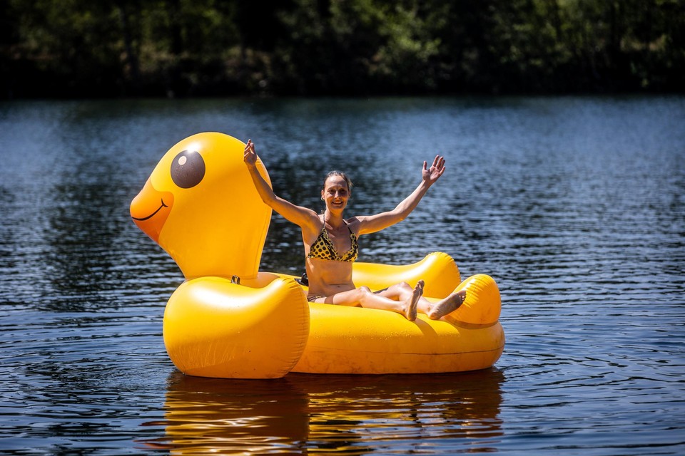 De meest opvallende bezoeker aan ’t Koet is wellicht Sandy Lenaerts (35). Van ver zie je haar gigantische gele opblaaseend Flipke op het water dobberen. 