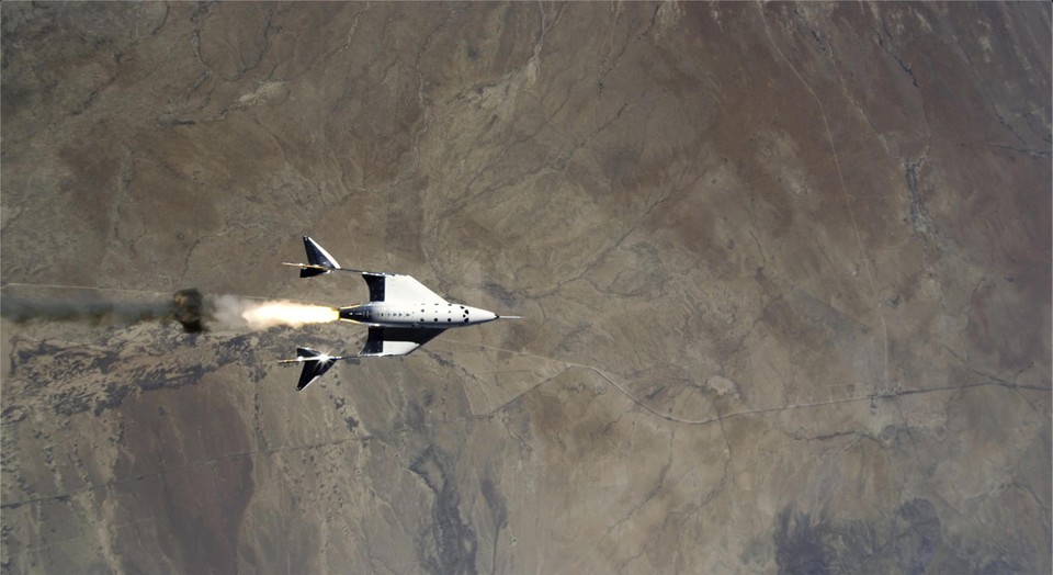 De VSS Unity, het raketvliegtuig waarmee Branson de rand van de ruimte opzoekt. 