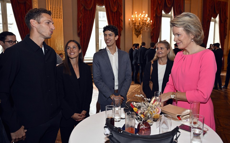 Koningin Mathilde met 400m-specialisten Dylan Borlée, Camille Laus en Jonathan Sacoor