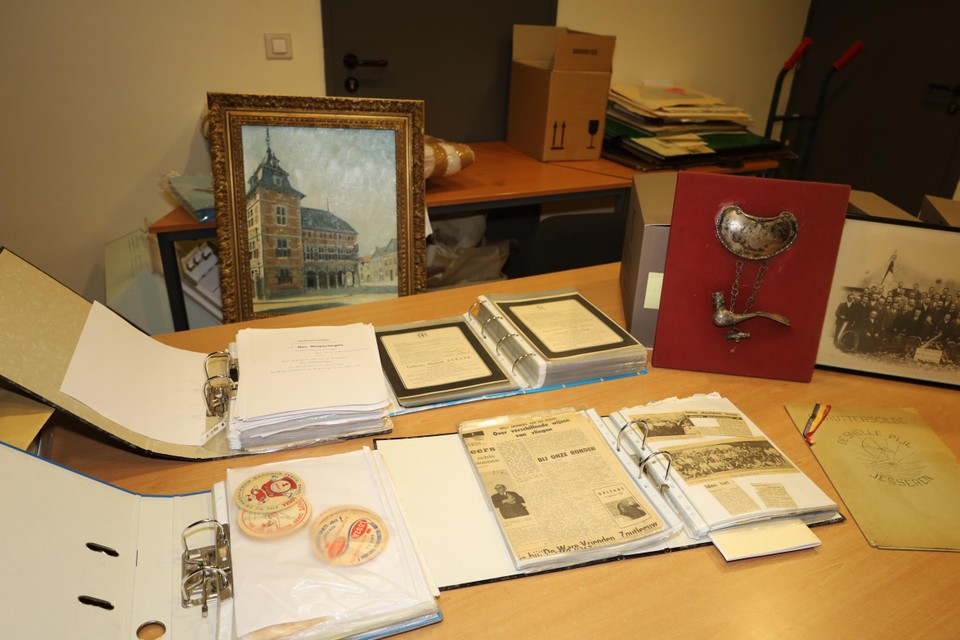 De collectie bevat een schat aan documenten en voorwerpen over Borgloon en de deelgemeenten.