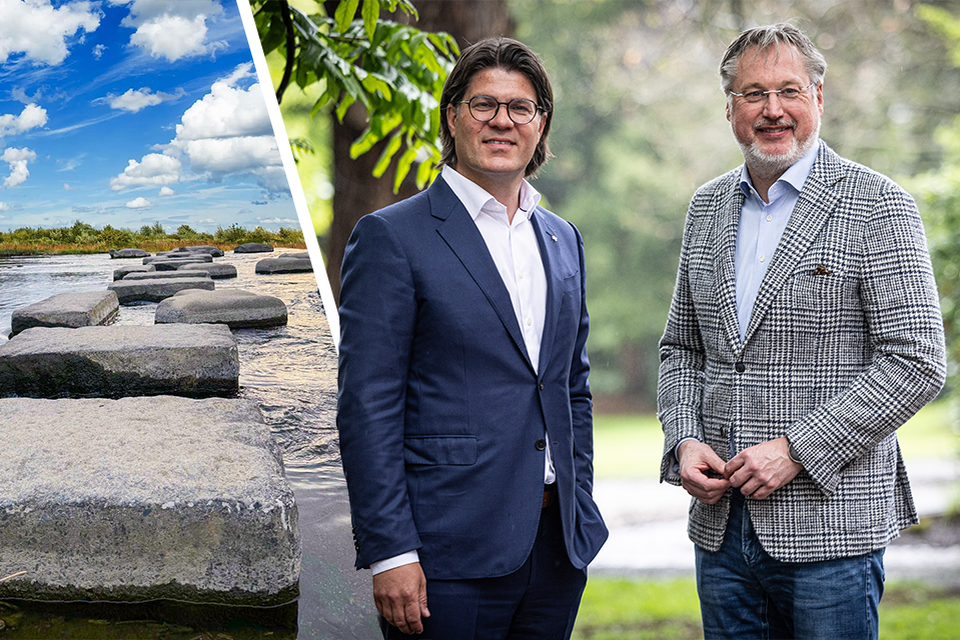 Gedeputeerden Igor Philtjens (links) en Stephan Satijn dromen van een nieuwe wandelbeleving die beide Limburgen verbindt via stapstenen in de Maas.