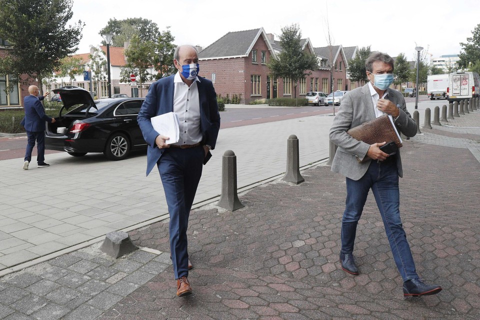 Patrick Lips en Michel Louwagie arriveren in Eindhoven namens AA Gent  